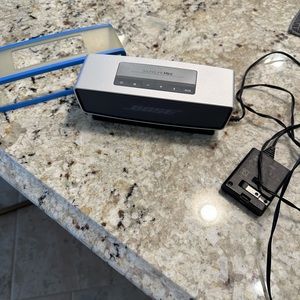 Bose Soundlink Mini with charger and case
